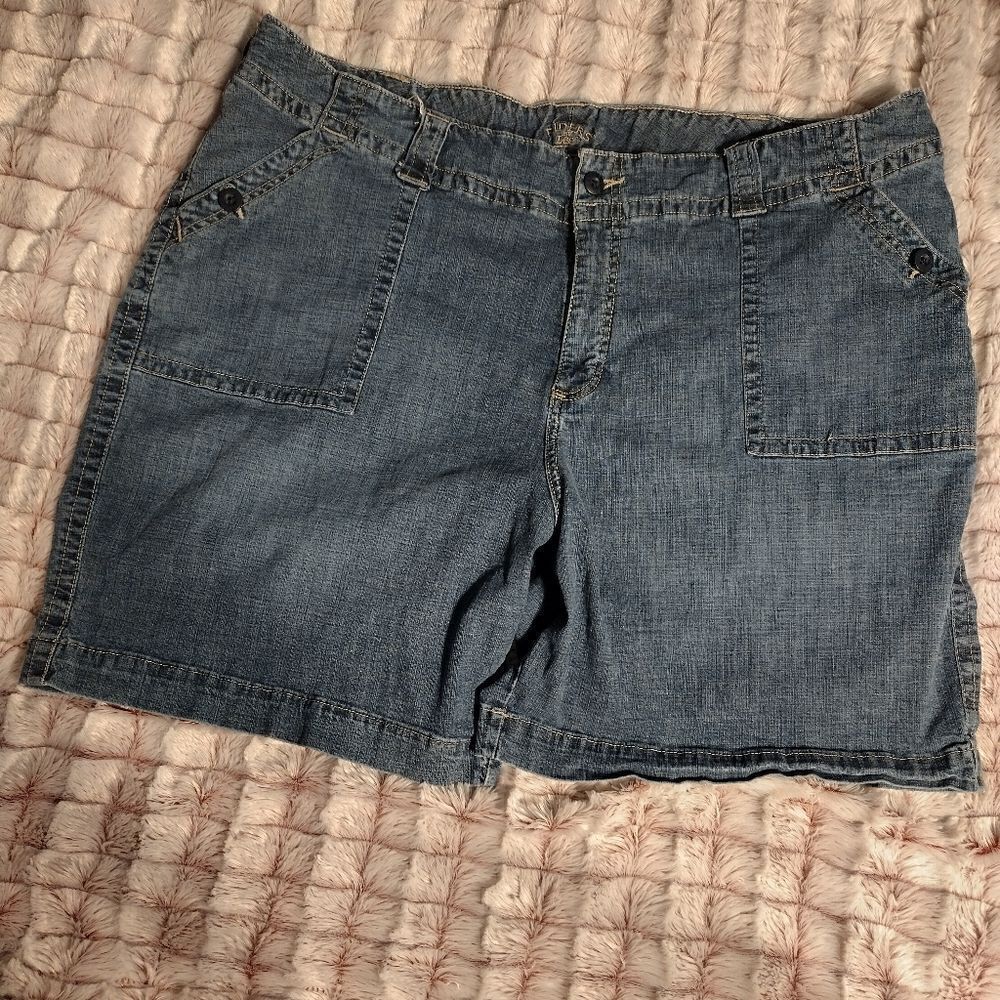 💕RIDERS BY LEE DENIM WOMENS JEAN SHORTS SIZE 24W.